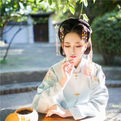 诗情画意的句子（有内涵诗意唯美的说说）