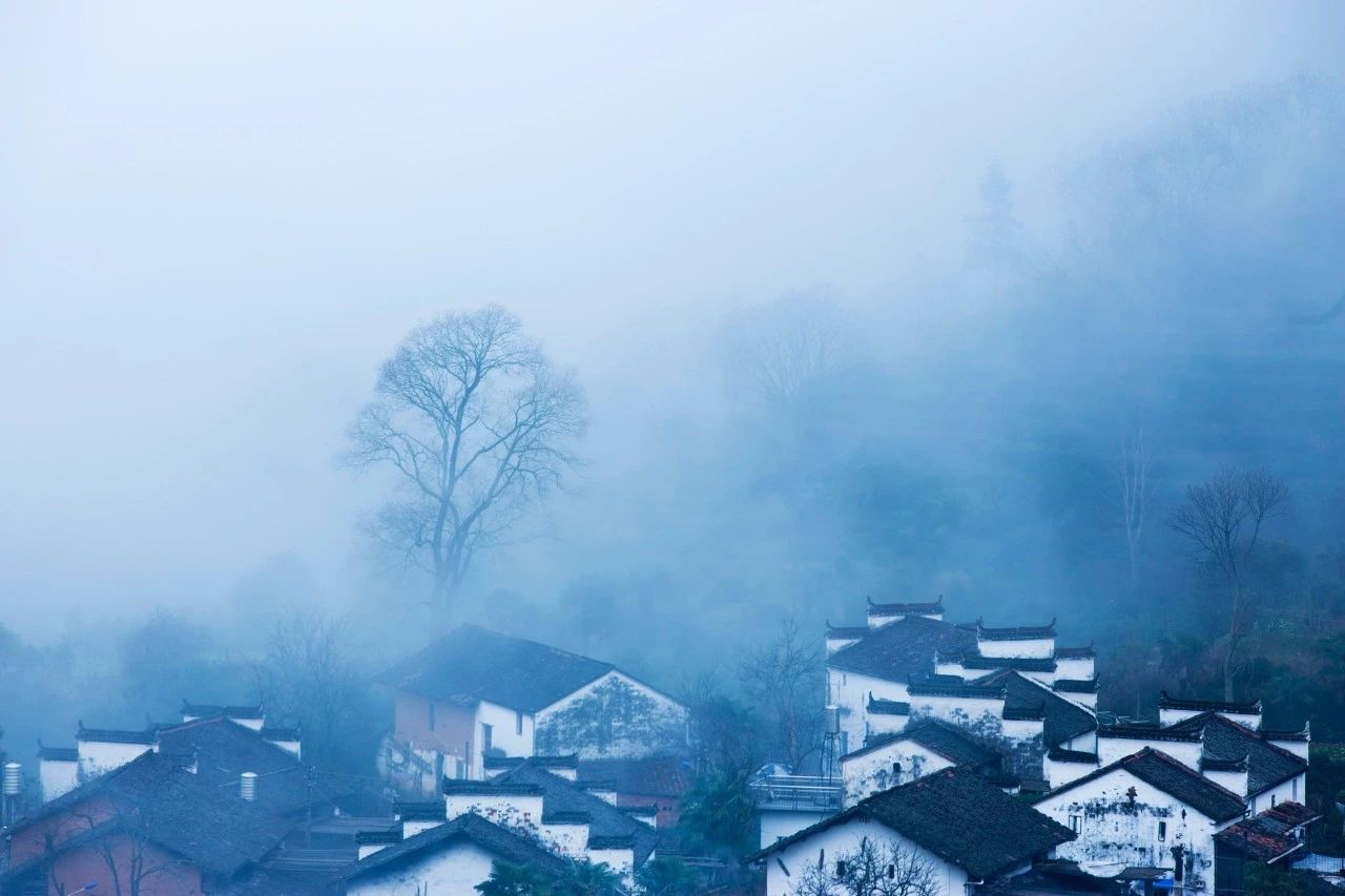 表达孤身一人经典诗句（一个人孤独的唯美句子）