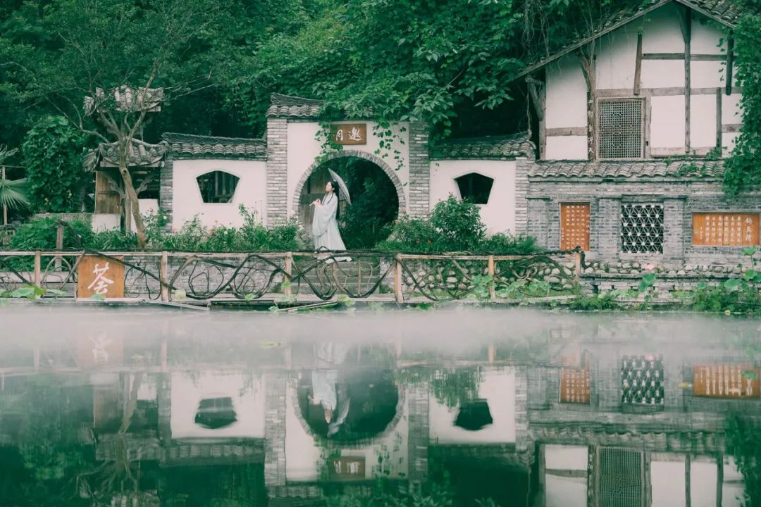 下雨天的诗句优美诗词（适合雨天发的简短句子）