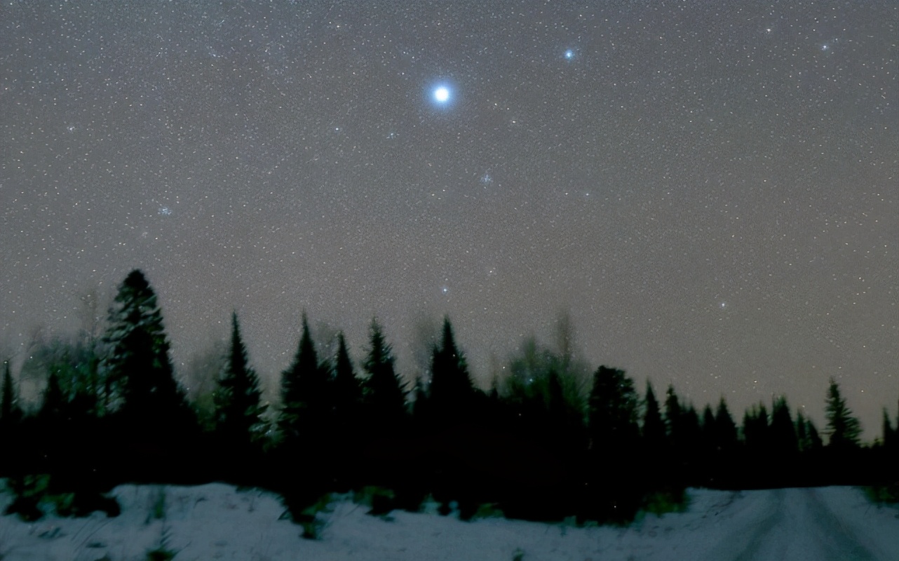 夜晚最亮的星星叫什么名字（夜空中最亮的恒星）