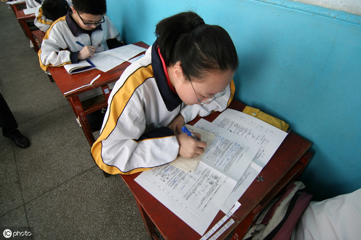 中学生优秀作文10篇叙事（初中生十篇优秀记叙文）