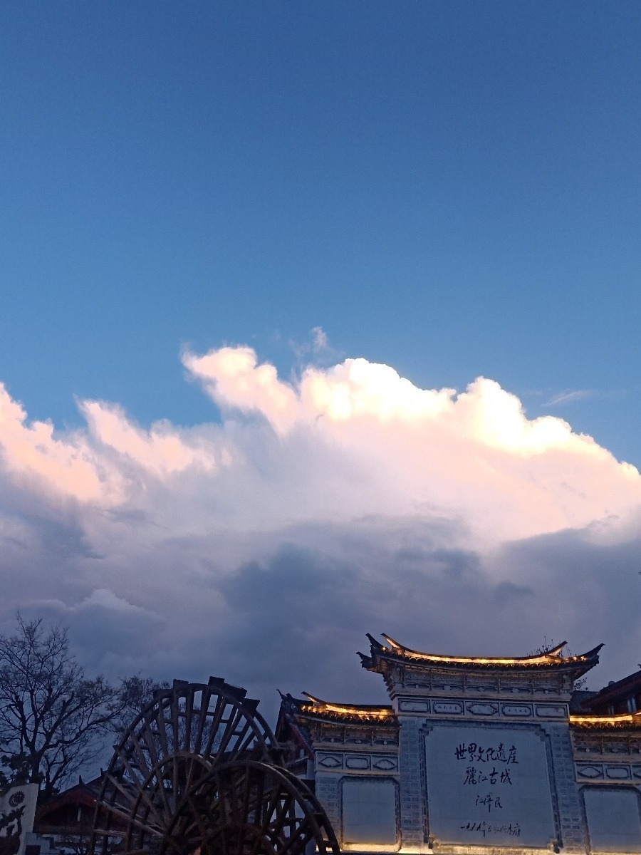 一句话怎么形容丽江古城（有关丽江的优美句子）