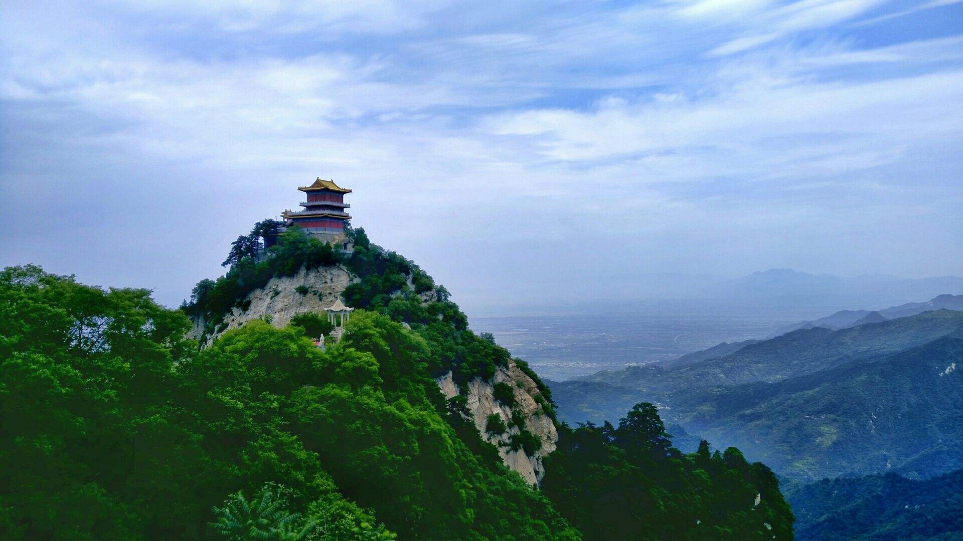 经典登山的诗句（适合爬山发朋友圈的短句子）