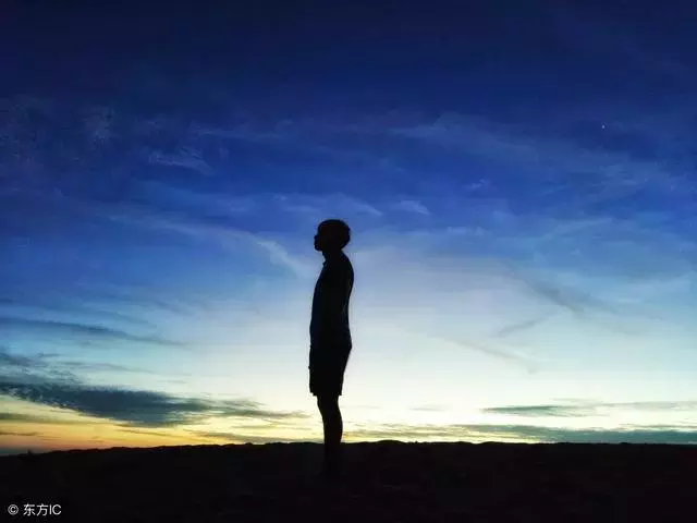 感情语录心痛的句子（最简短最心酸的朋友圈说说）