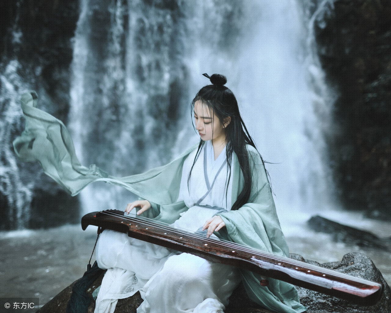 安慰人的话简短精辟的诗词（安慰一个人暖心的诗词）