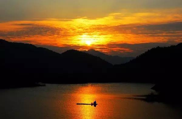 形容夕阳的诗句唯美（描写夕阳的古诗词）