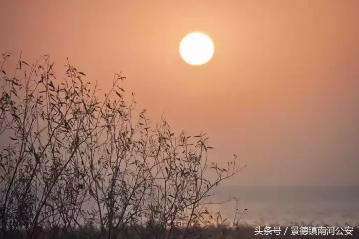 写夕阳落日的诗句（日落美景优美诗句）