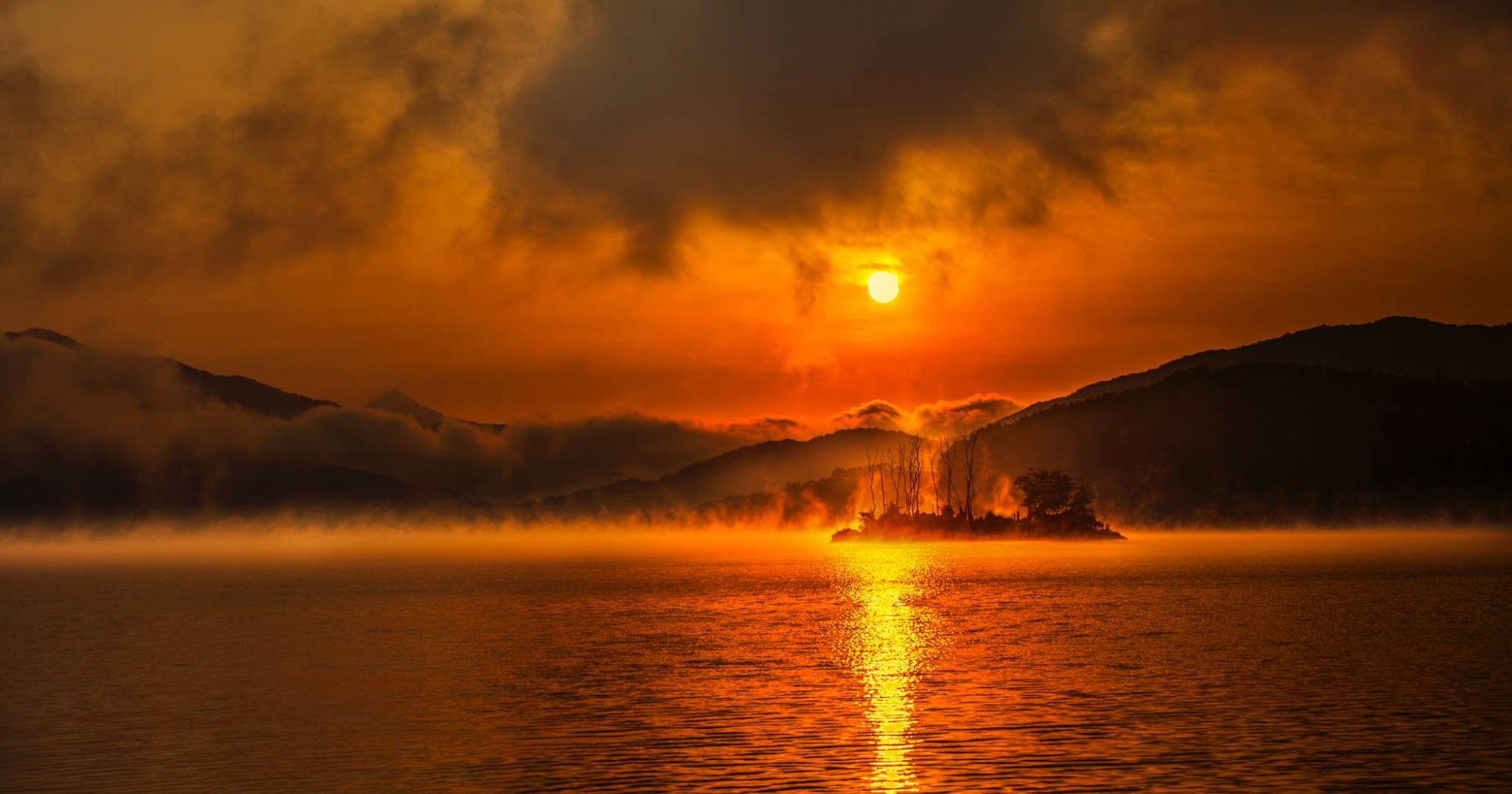 夕阳余晖的唯美诗句（适合发日落的朋友圈）