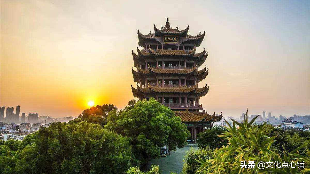 李白最经典的七言律诗（登金陵凤凰台赏析及诗意）