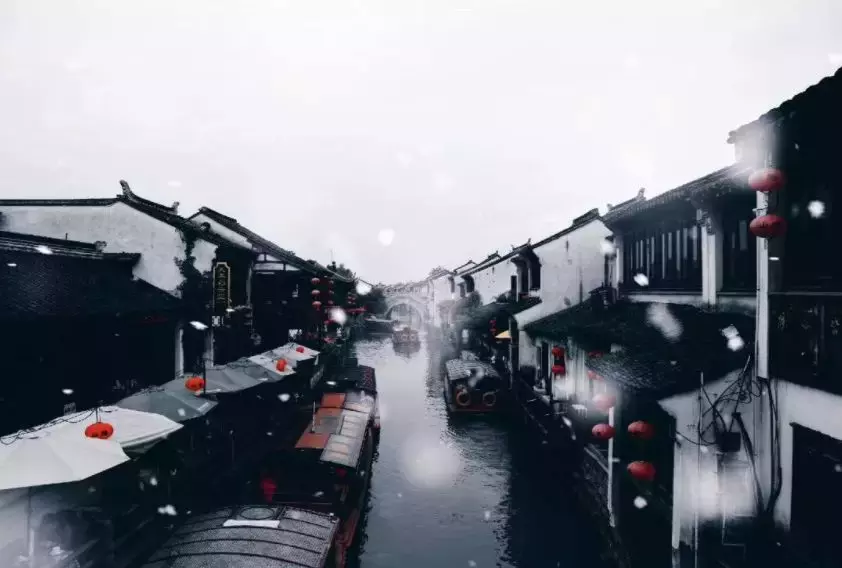 雪的诗歌现代诗（雪现代诗大全唯美）