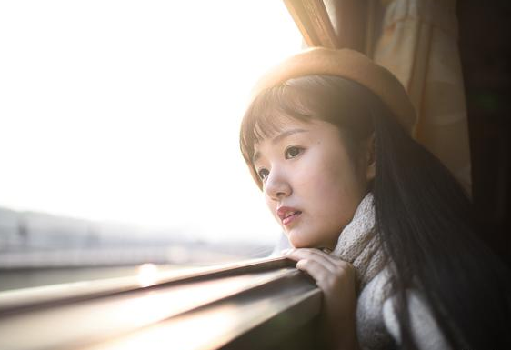 身在异乡思念家乡的句子（牵挂家乡亲人的伤感诗句）