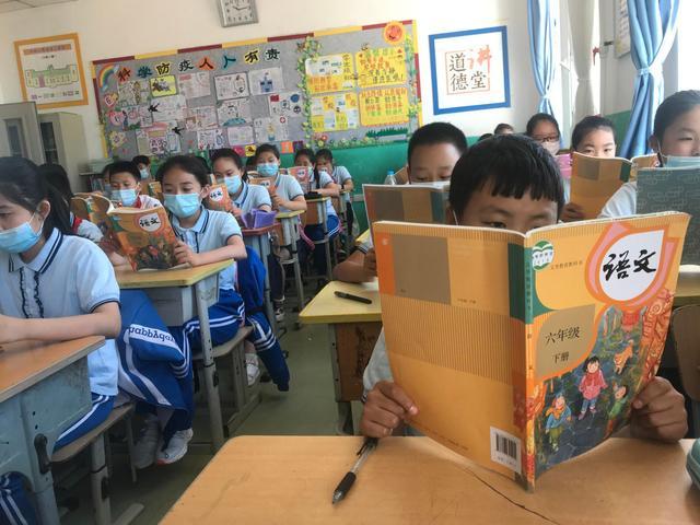 小学班主任期末总结怎么写好（深入人心的一位老师的期末发言）