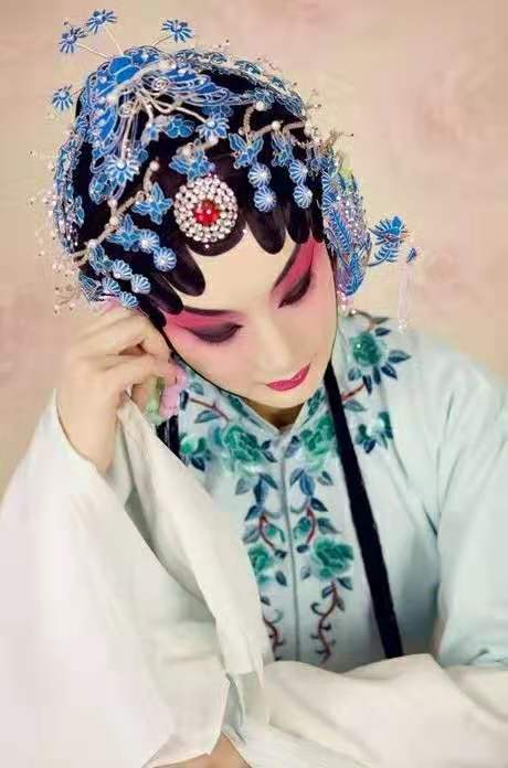 人生只如初见的唯美诗句（爱若只如初见的9首古诗）
