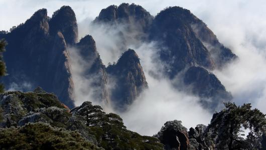 描写黄山的诗句古诗（用一句话赞美黄山美景）