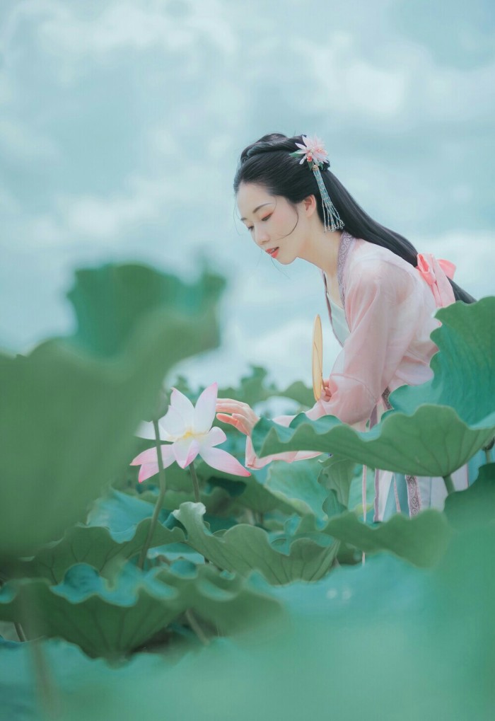 对往事美好回忆的诗句（形容往事不可追忆的句子）