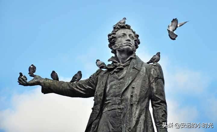 普希金爱情诗句经典（表达爱情的现代诗）