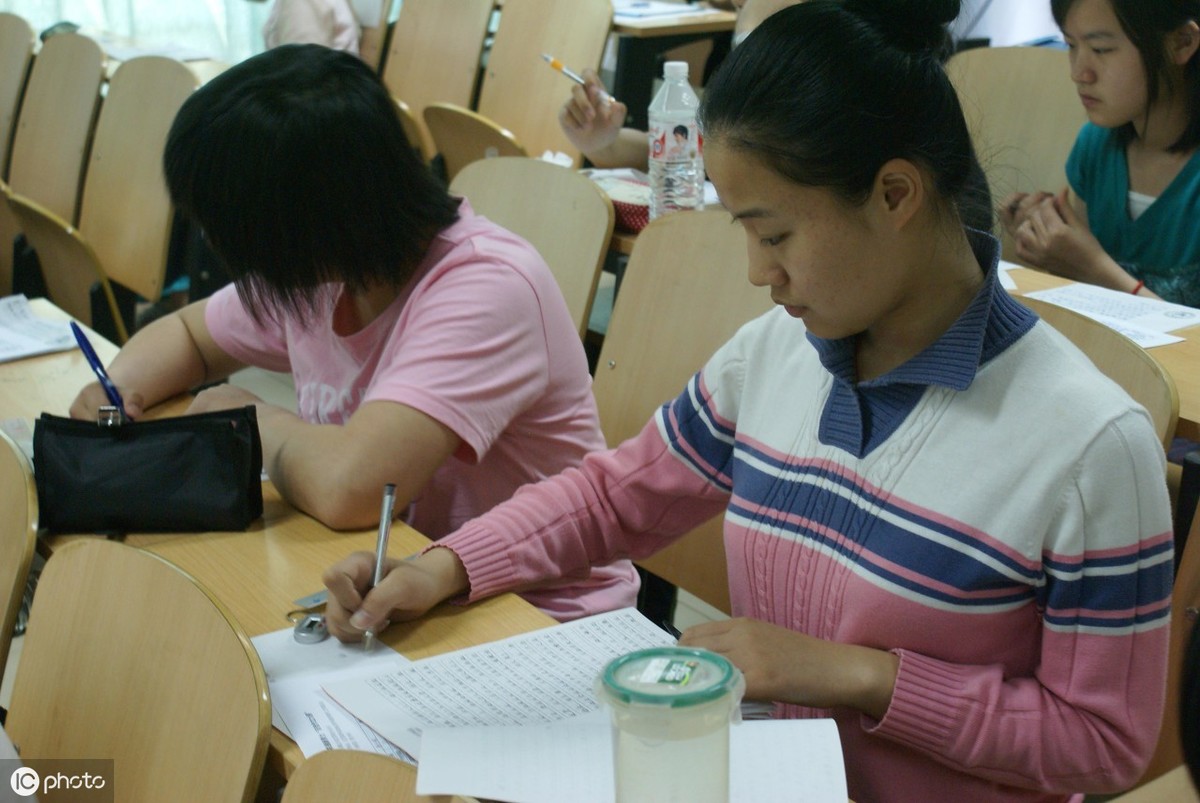 中学生优秀作文10篇叙事（初中生十篇优秀记叙文）