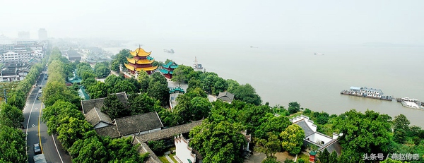 杜甫的登岳阳楼原文及翻译（登岳阳楼古诗赏析和解释）