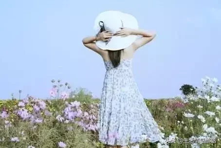 形容不开心的句子（说不出心里悲痛的伤感说说）