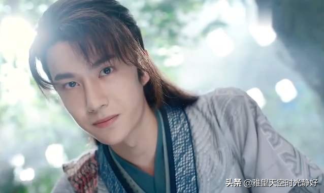 形容男生笑容温暖阳光的句子（笑容温暖整个冬季的唯美语录）