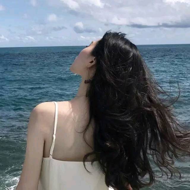 关于背影的唯美句子短句（感慨父母变老的心酸词）