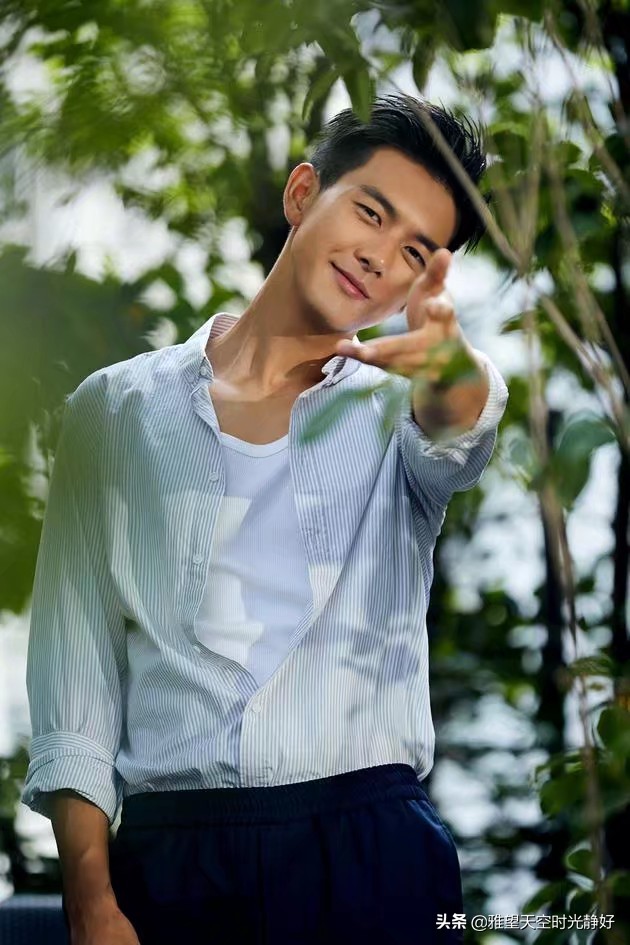 形容男生笑容温暖阳光的句子（笑容温暖整个冬季的唯美语录）