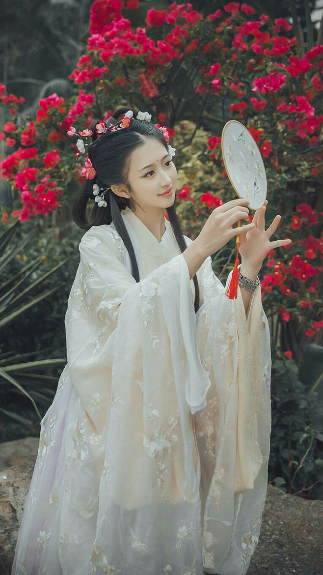 形容女性的诗句坚强（赞美坚强女人的唯美诗）