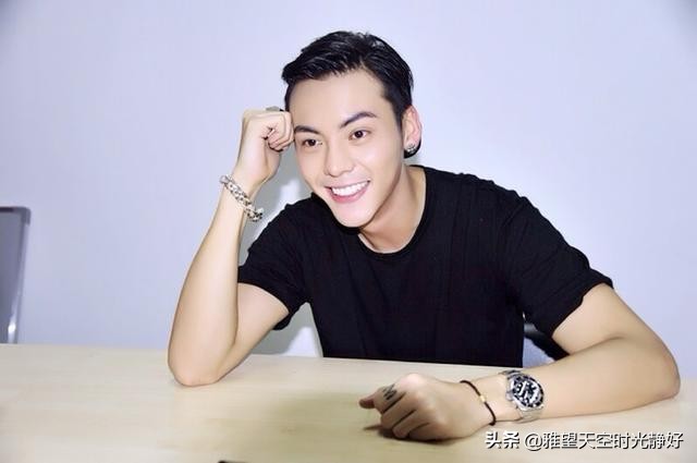 形容男生笑容温暖阳光的句子（笑容温暖整个冬季的唯美语录）