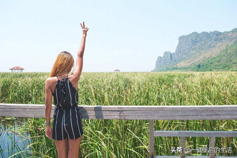 感叹人生短暂的句子发朋友圈 （人生苦短句子精辟）