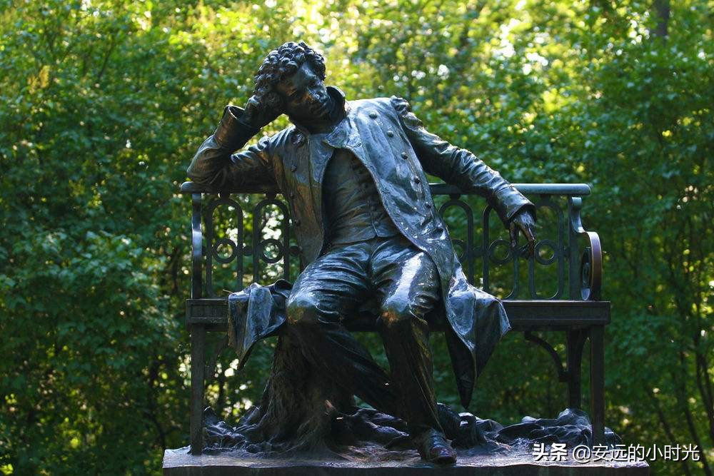 普希金爱情诗句经典（表达爱情的现代诗）