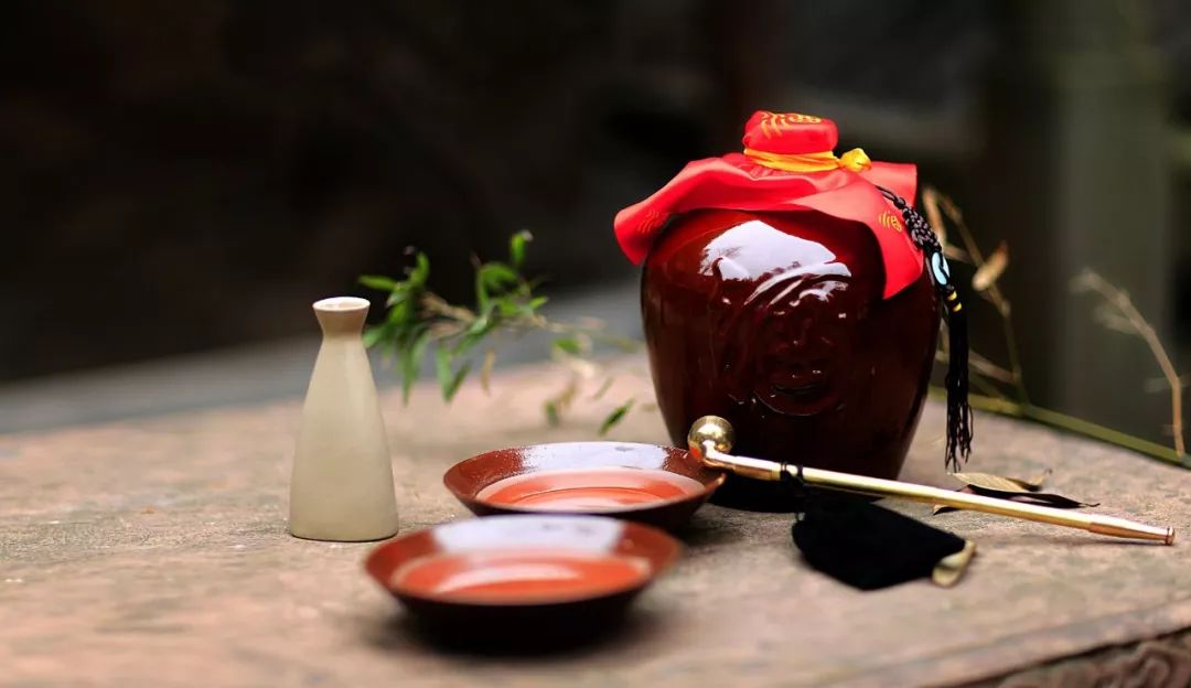 喝酒的诗句诗词大全（人生与酒的唯美句子）