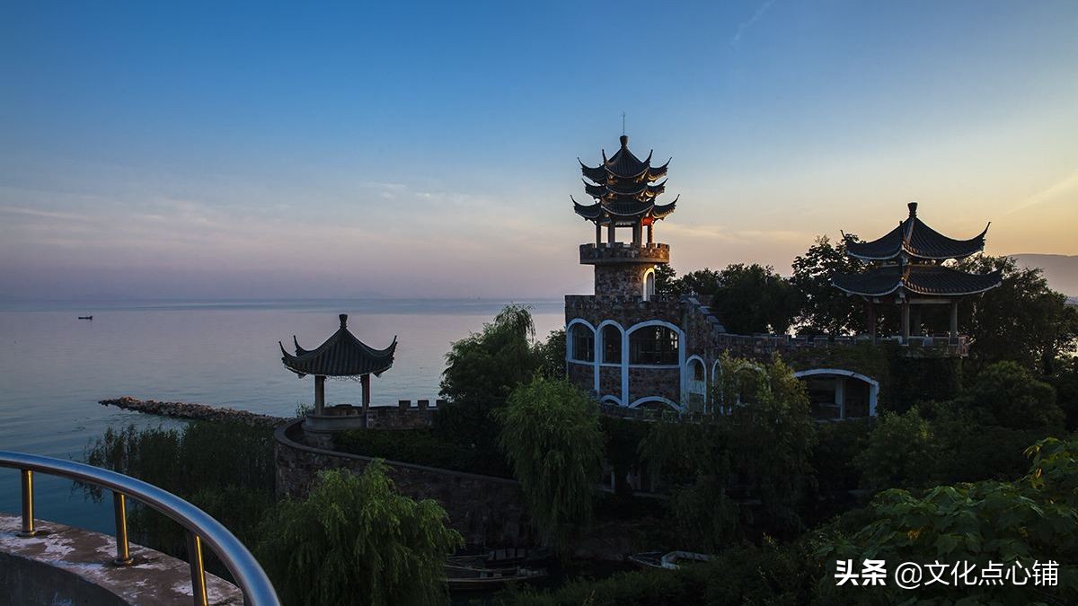 李白最经典的七言律诗（登金陵凤凰台赏析及诗意）