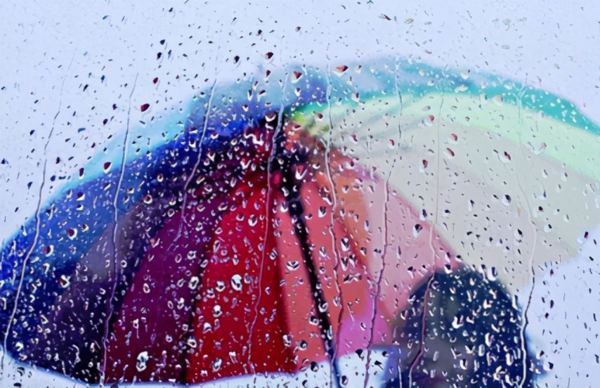 喜欢下雨天的心情经典句子（适合下雨天发的朋友圈）