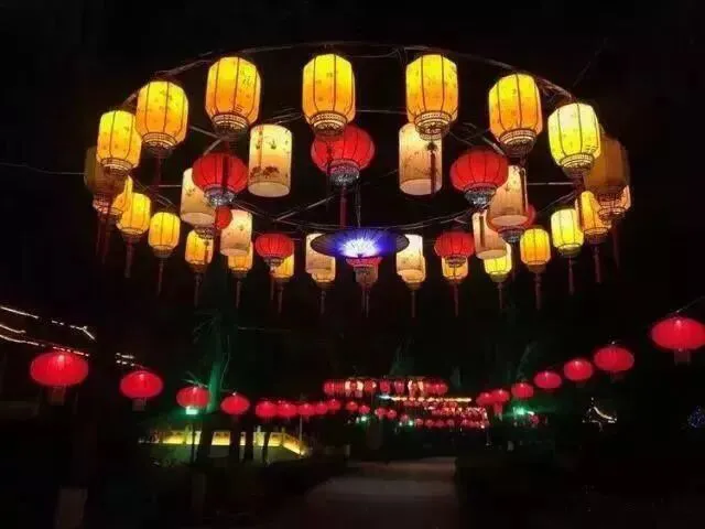 姜白石的元宵节的诗（有关元宵节的古诗四句）