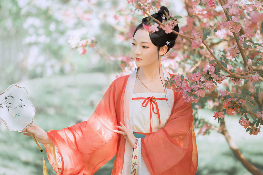 远离喧嚣回归自然的精美句子（归隐山林唯美古风句子）