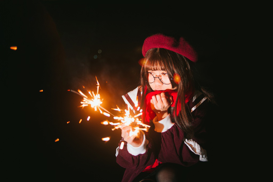 描写燃放烟花的句子（唯美且伤感的烟花语录）