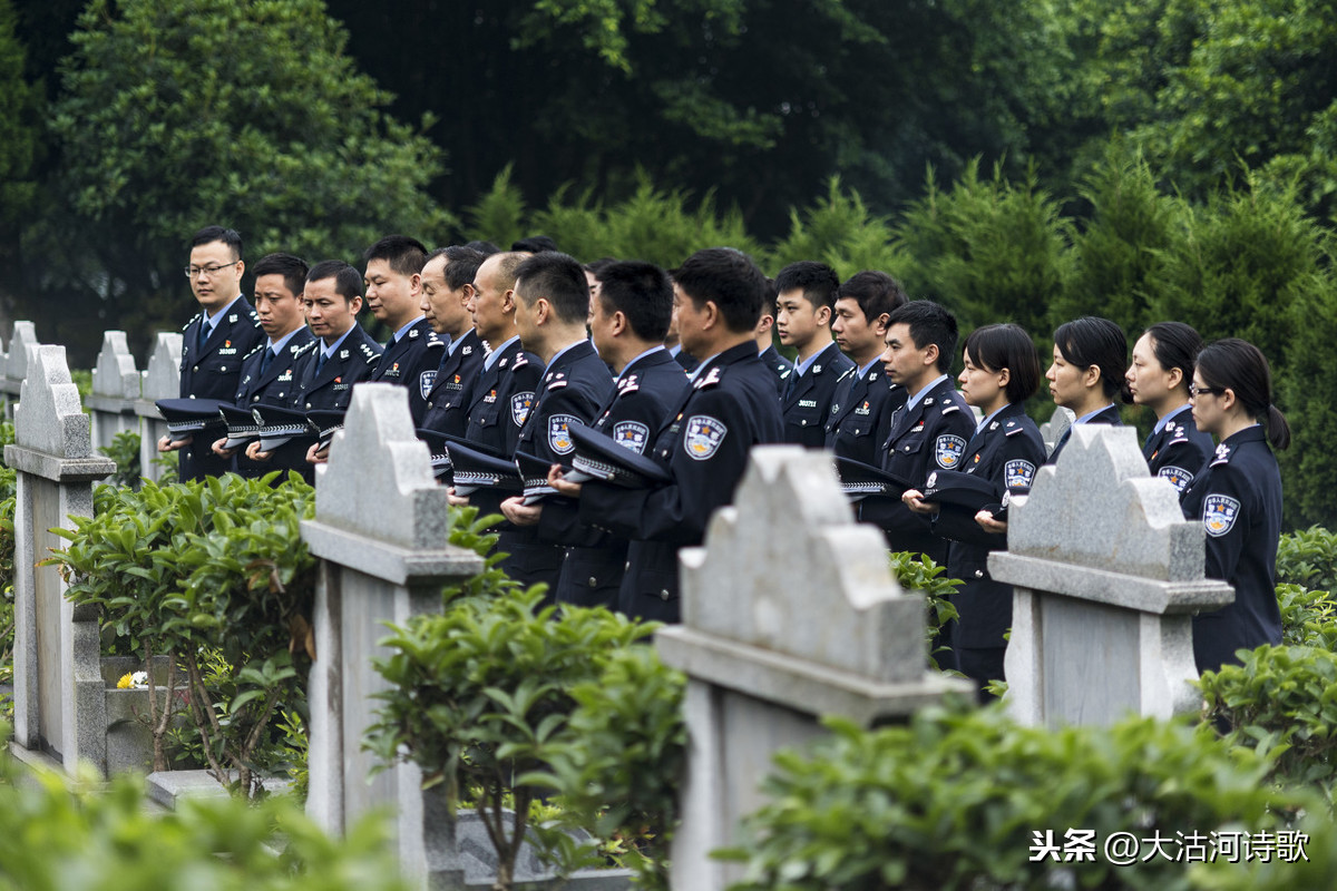 缅怀先烈诗词有哪些（表达对烈士的敬意的诗句）