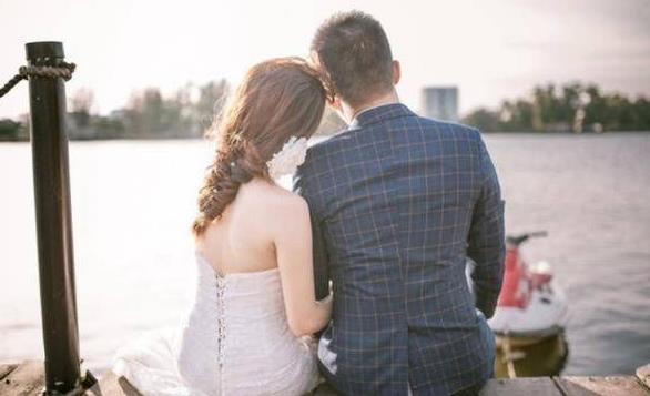 牵手到老的幸福句子（夫妻相伴到老唯美说说）