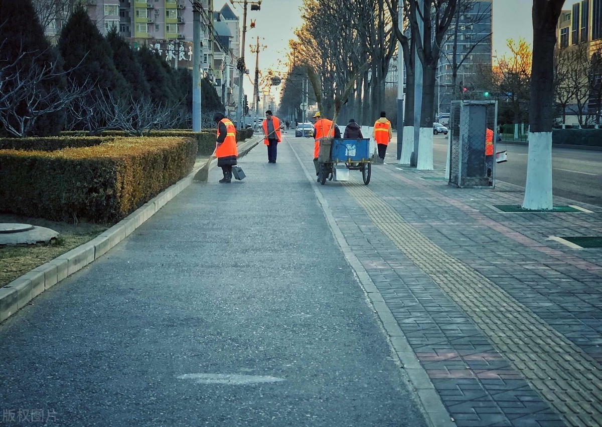 我敬佩的清洁工作文怎么写（2篇敬佩清洁工作文范文）