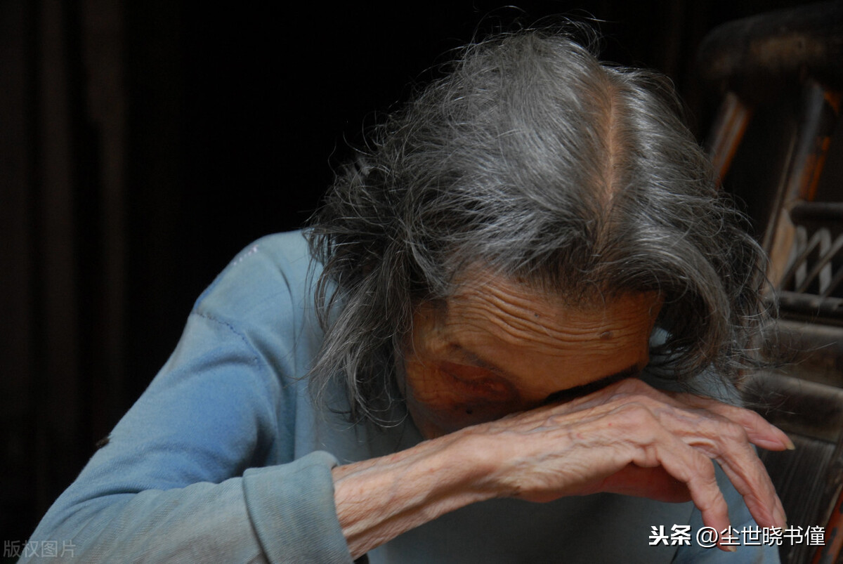 回忆母亲的感慨句子（母亲的句子唯美简短）