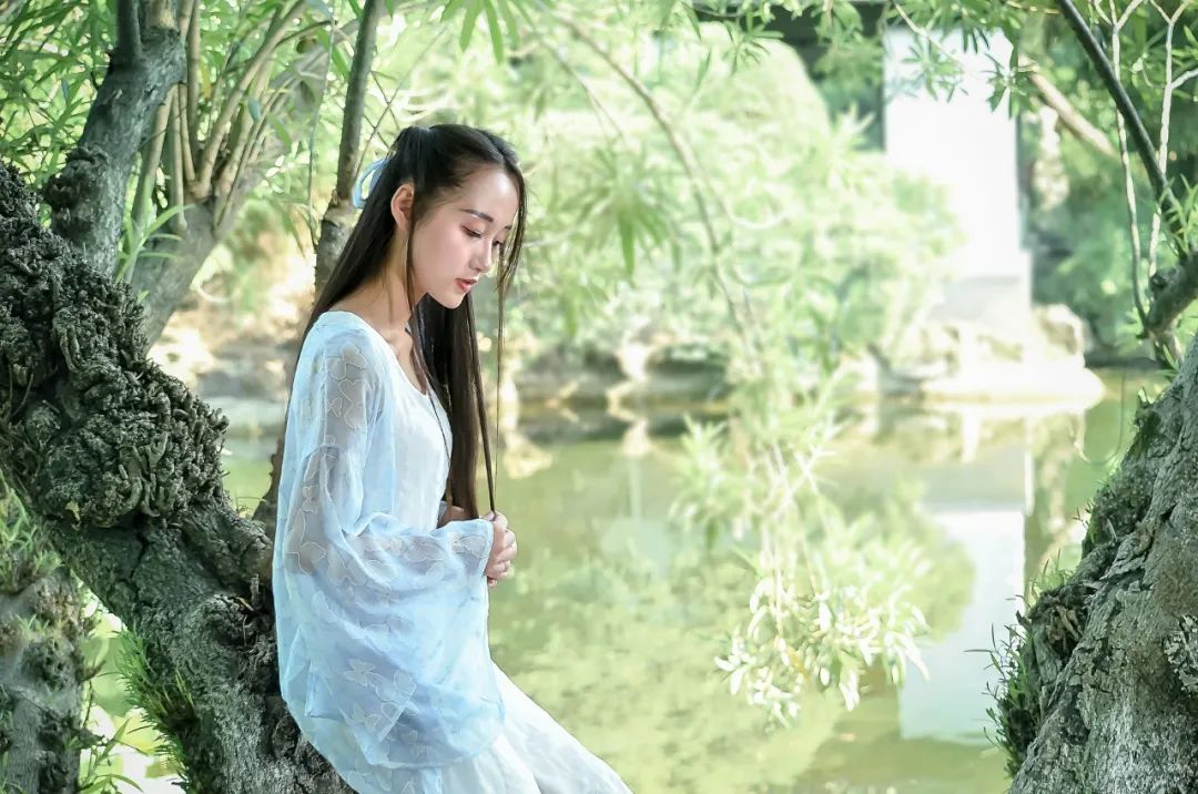 关于爱的诗歌现代诗（表达爱意的现代诗歌）