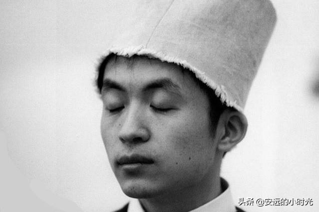 顾城爱情诗句经典（最能打动人的现代情诗）