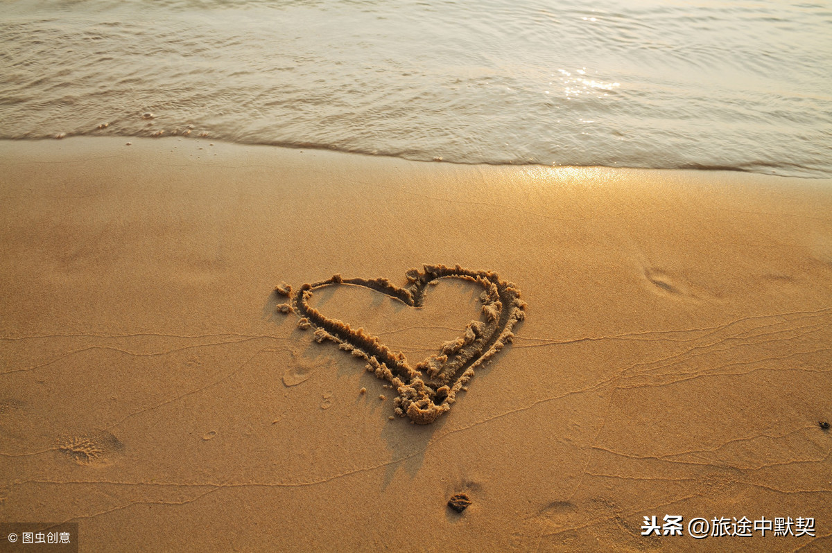 描写眼神温柔的句子段落（8条关于眼眸唯美短句）