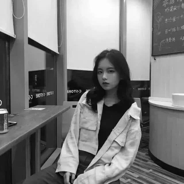 越长大越不快乐的说说（现实扎心的成长语录）