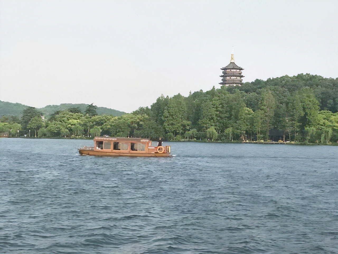 赞美西湖的古诗词有哪些（形容西湖美景的佳句）