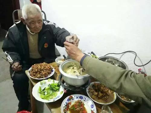 母爱似海父爱如山什么意思（父爱如山母爱如海的理解）