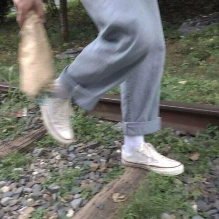 适合摘抄的现代诗简单（很小众却很惊艳的现代诗）