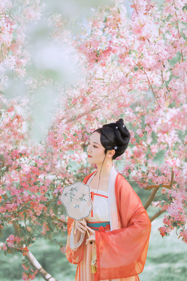 远离喧嚣回归自然的精美句子（归隐山林唯美古风句子）