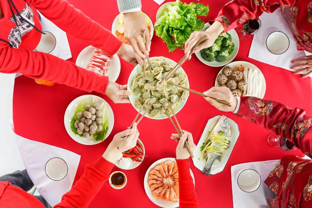 春节团圆作文怎么写（春节团圆吃饭作文范文）