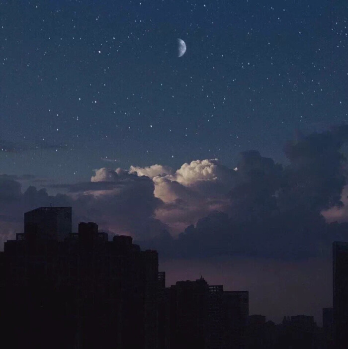 描写夜空的句子唯美（夜晚的星空写一段话）